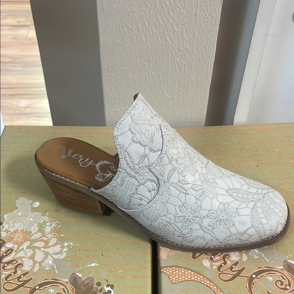 Very G Women's White Slip-On Mules